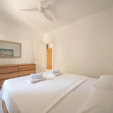 Апартаменти 2 Bedroom Amazing In *