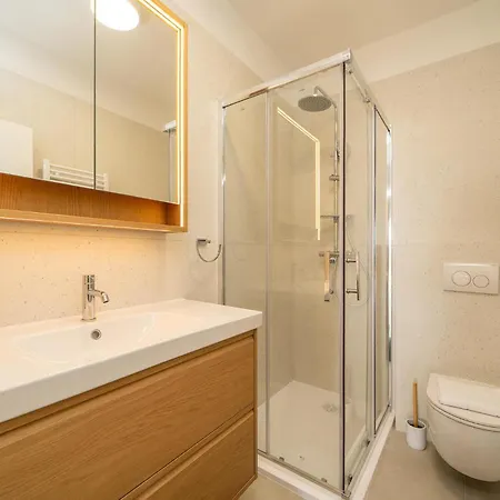 2 Bedroom Amazing In Апартаменти